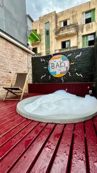 Jacuzzi no pátio da Bah Clube